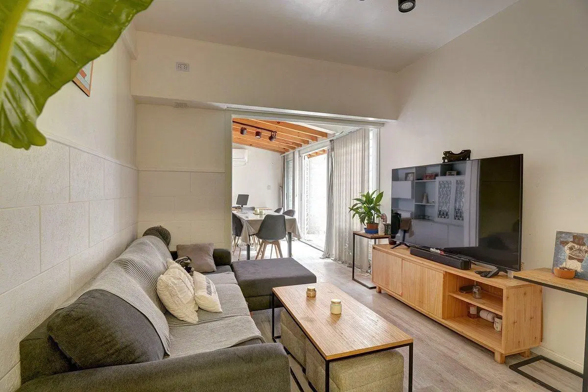 Venta Departamento 3 Amb c/ Patio Reciclado Flores 4