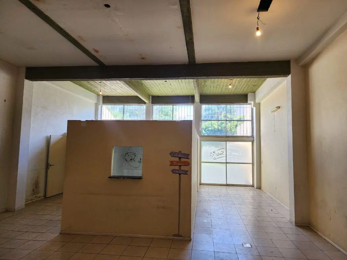 ESPACIO DE 344 m² CON DOBLE INGRESO VEHICULAR 8