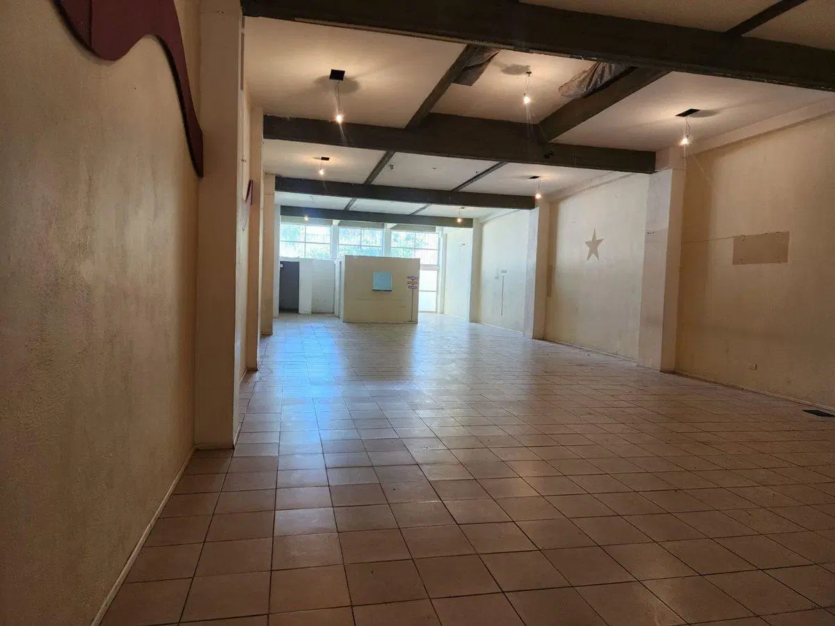 ESPACIO DE 344 m² CON DOBLE INGRESO VEHICULAR 5