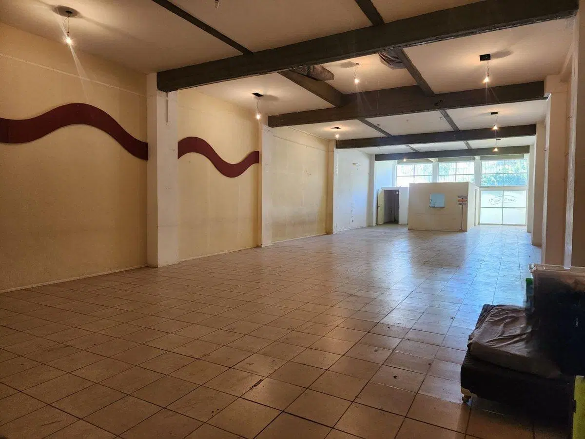 ESPACIO DE 344 m² CON DOBLE INGRESO VEHICULAR 4
