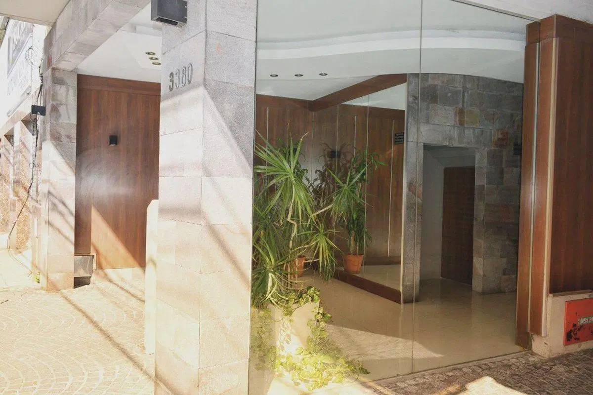 ALQUILER MONOAMBIENTE  BALCÓN GDE COCHERA 8