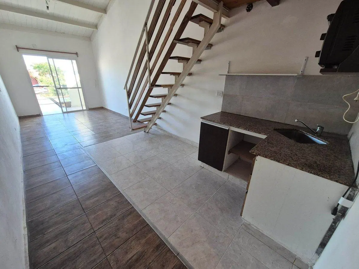 VENTA 2 AMBIENTES EN LOFT CON BALCON CASEROS 8