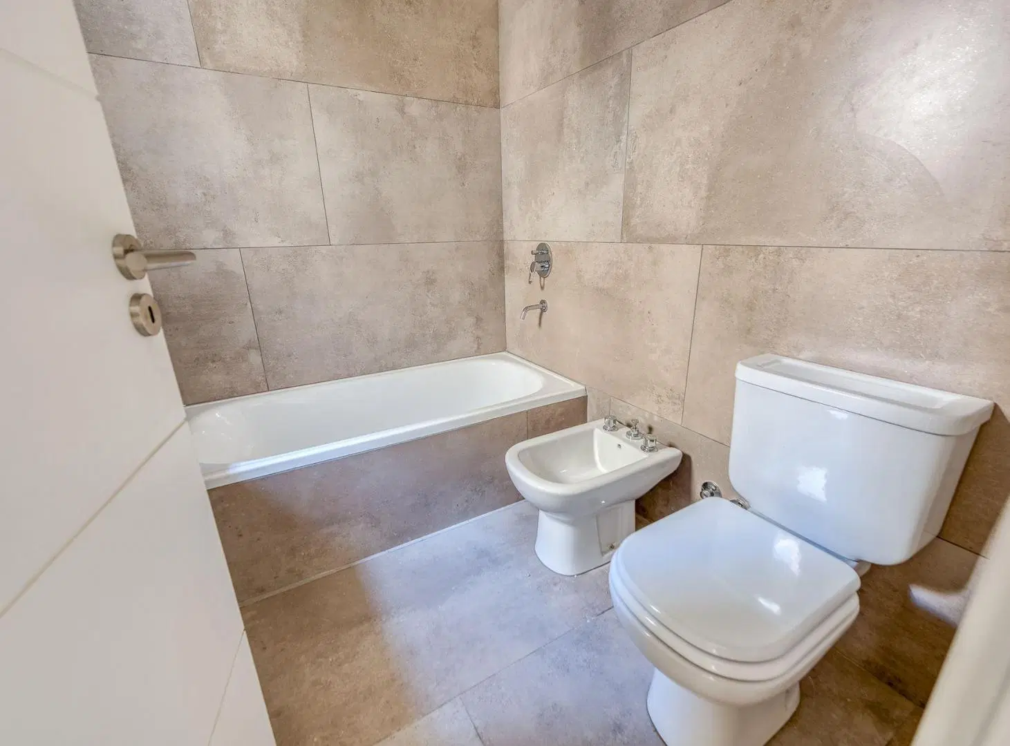 Venta PH 2,5 Ambs A NUEVO con Patio y Terraza 2