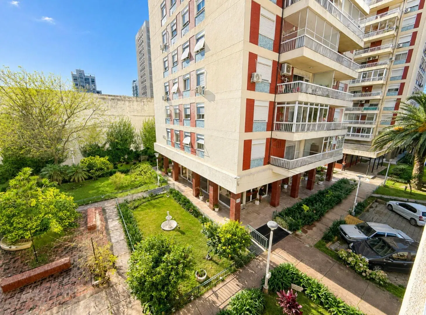 VENTA Depto 4 Amb c/ balcón y espacio guardacoches 3