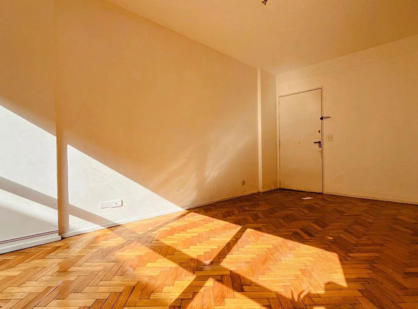 VENTA DEPTO 2 AMBIENTES  CON PATIO LUMINOSO 1
