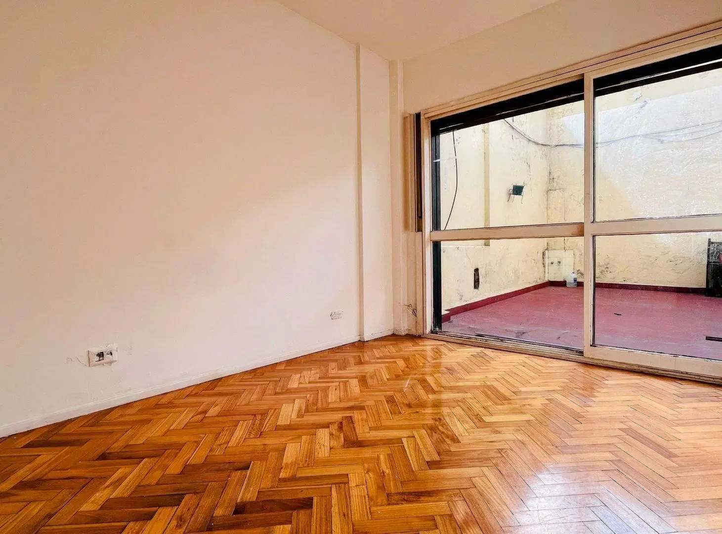VENTA DEPTO 2 AMBIENTES  CON PATIO LUMINOSO 2