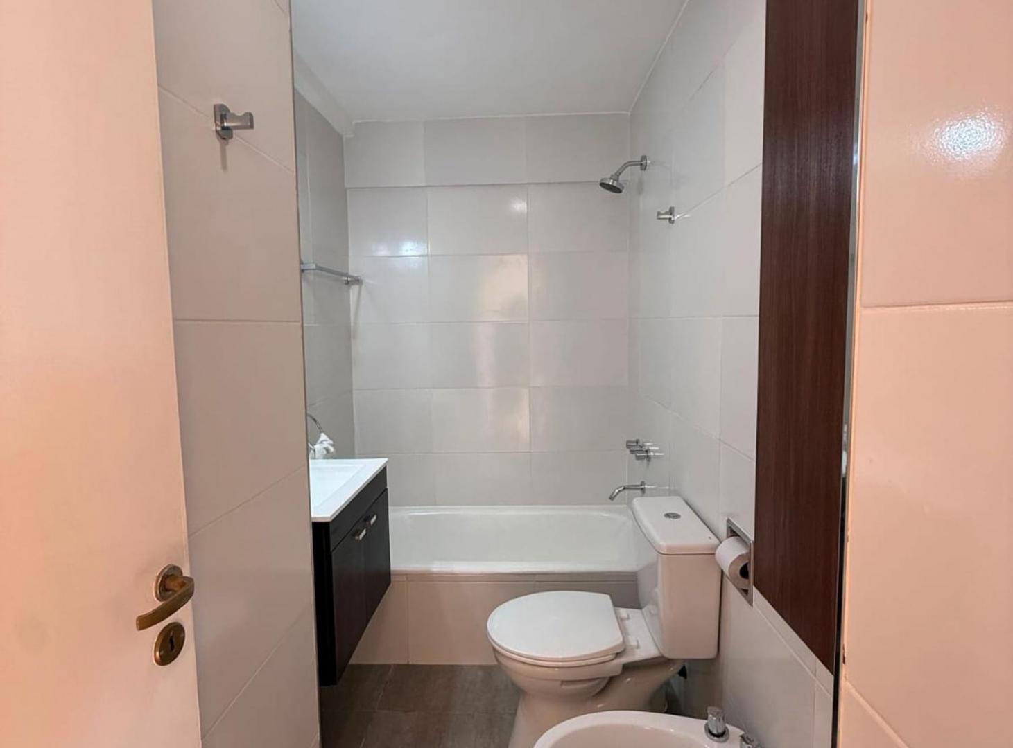 Foto de DEPARTAMENTO 3 AMBIENTES CON BALCÓN Y COCHERA, imagen 1
