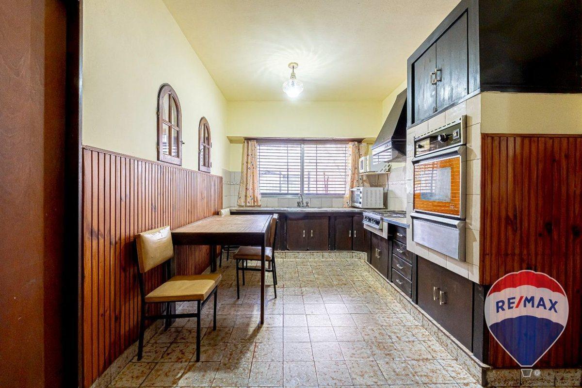 Foto de CASA 5 AMB, 8.66 x 37 C/COCHERA Y JARDÍN., imagen 2
