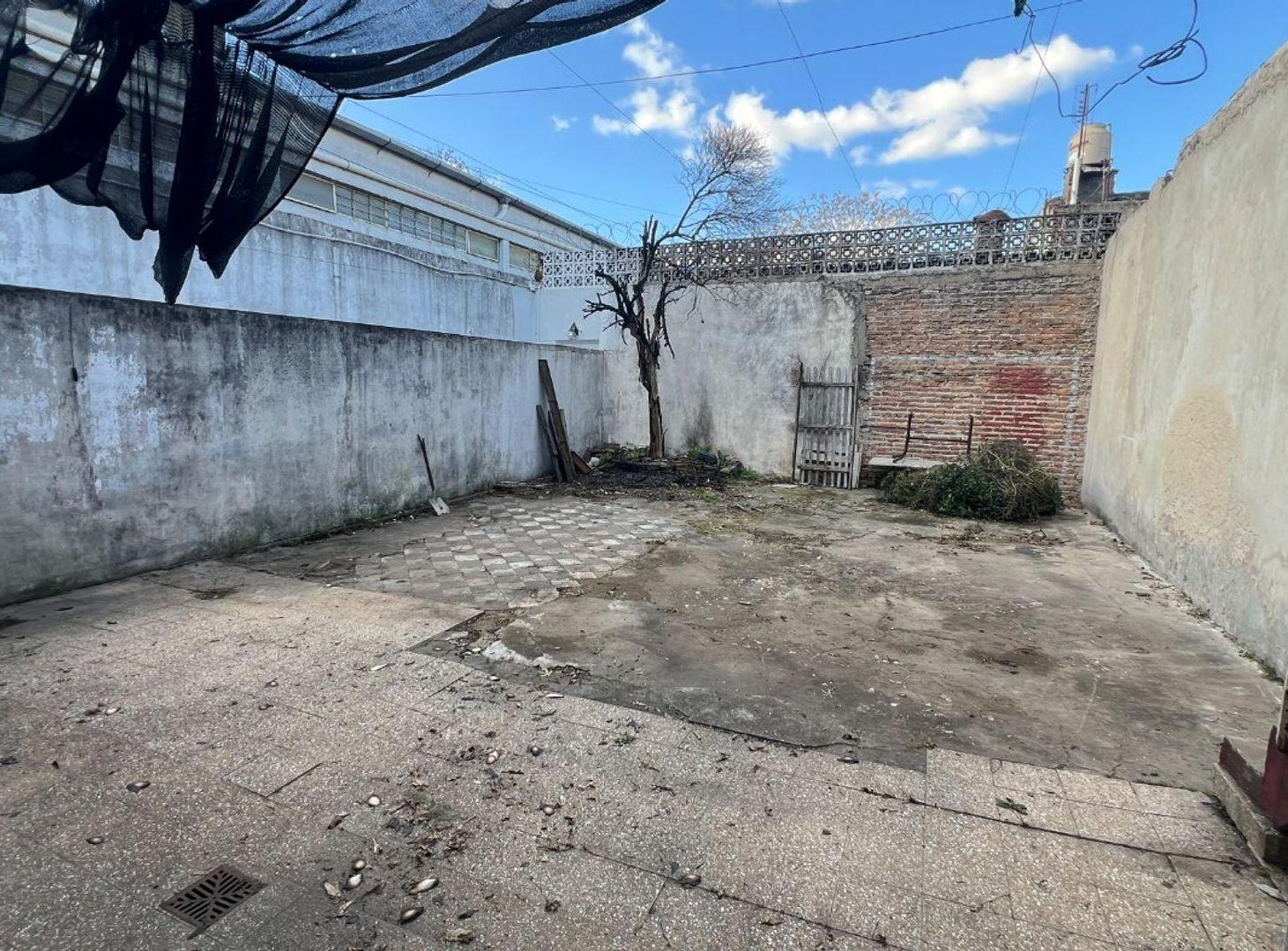 Foto de VENTA PH 4 AMB A REFACCIONAR CON PATIO Y TERRAZA, imagen 4