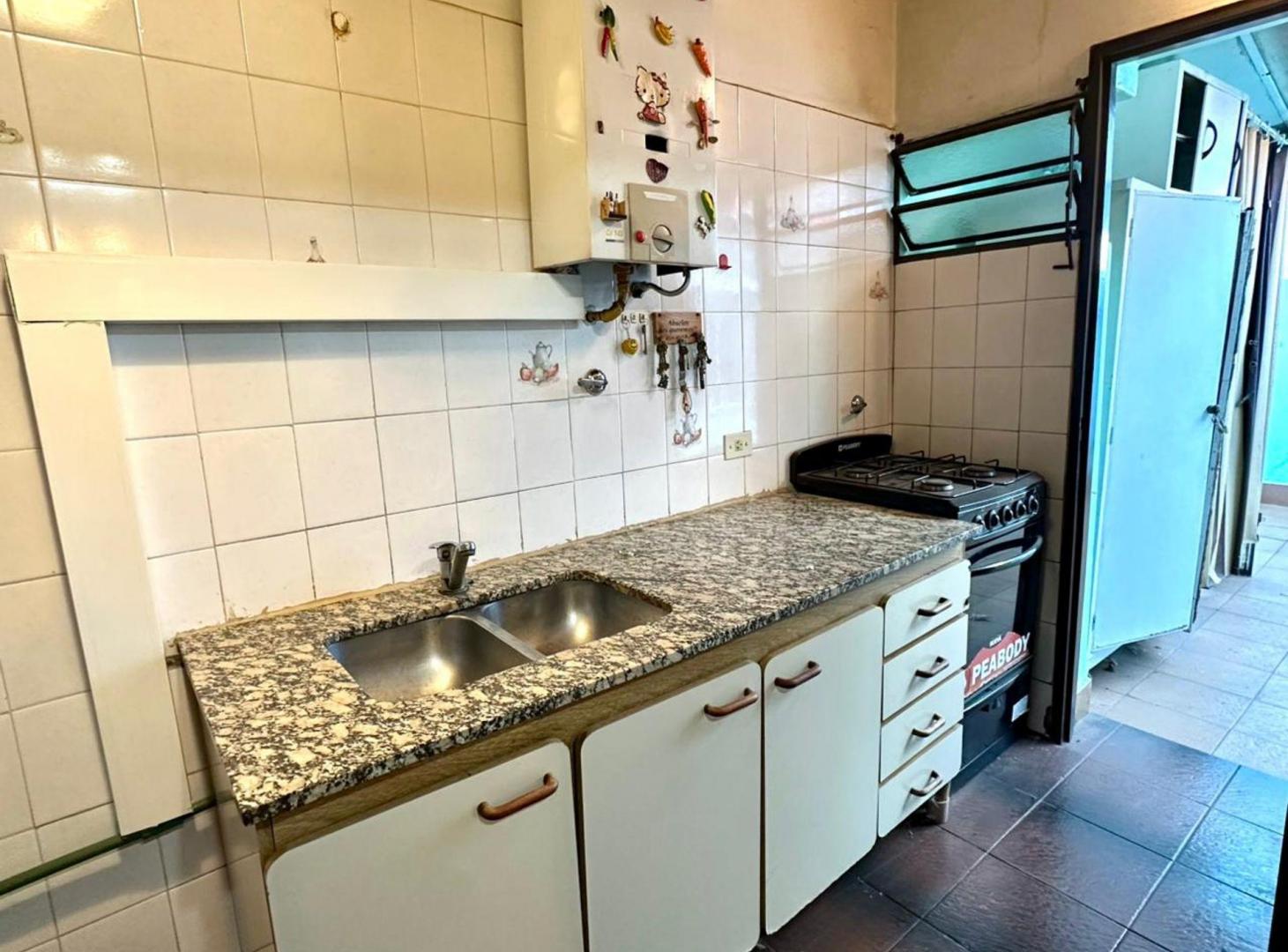 Foto de VENTA DPTO 2 AMB / PATIO / LUMINOSO 61 MTROS, imagen 2