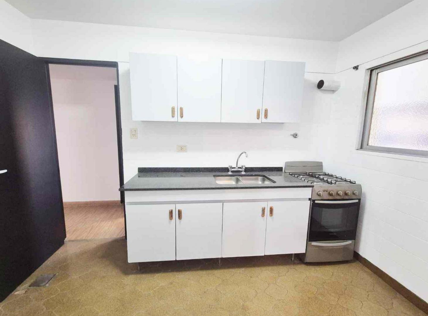 Foto de VENTA DPTO 4 AMBIENTES COCHERA VILLA DEL PARQUE, imagen 2