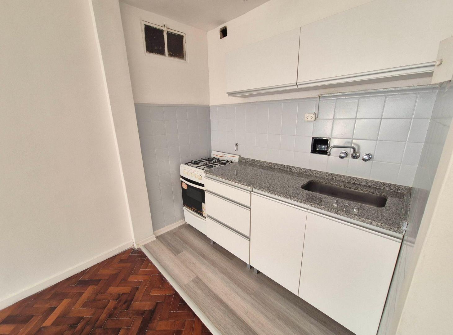 Foto de MONOAMBIENTE VENTA RECOLETA PISO ALTO FRENTE, imagen 2