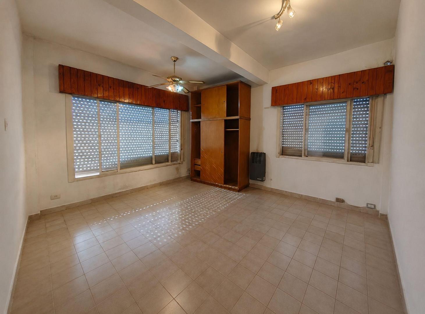 Foto de VENTA CASA 3 AMBIENTES LOTE PROPIO PATIO COCHERA!!, imagen 3