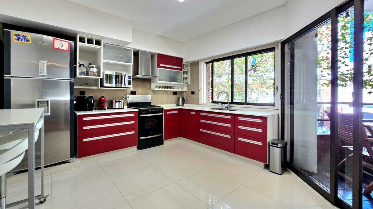 Foto de Venta Piso de Categoría con Balcón y Cochera, imagen 5
