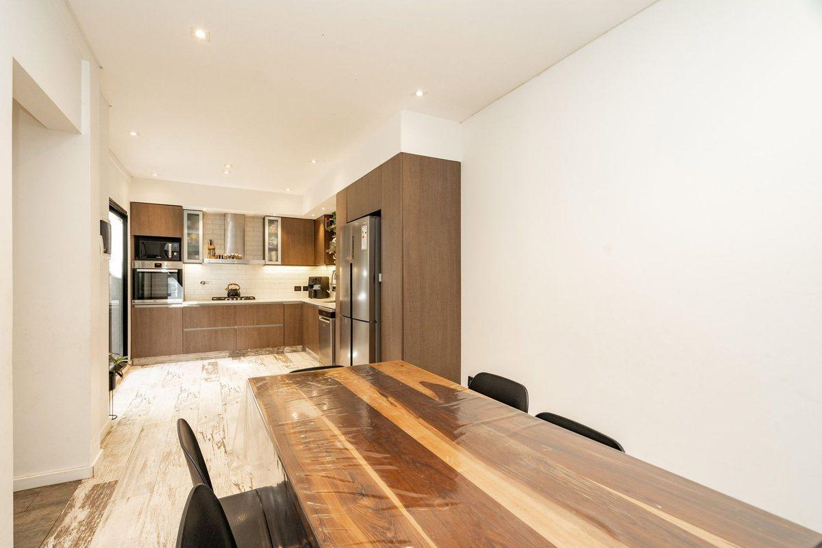 Foto de CASA EXC. ESTADO 4 AMBS COCHERA, PARRILLA PATIO, imagen 5