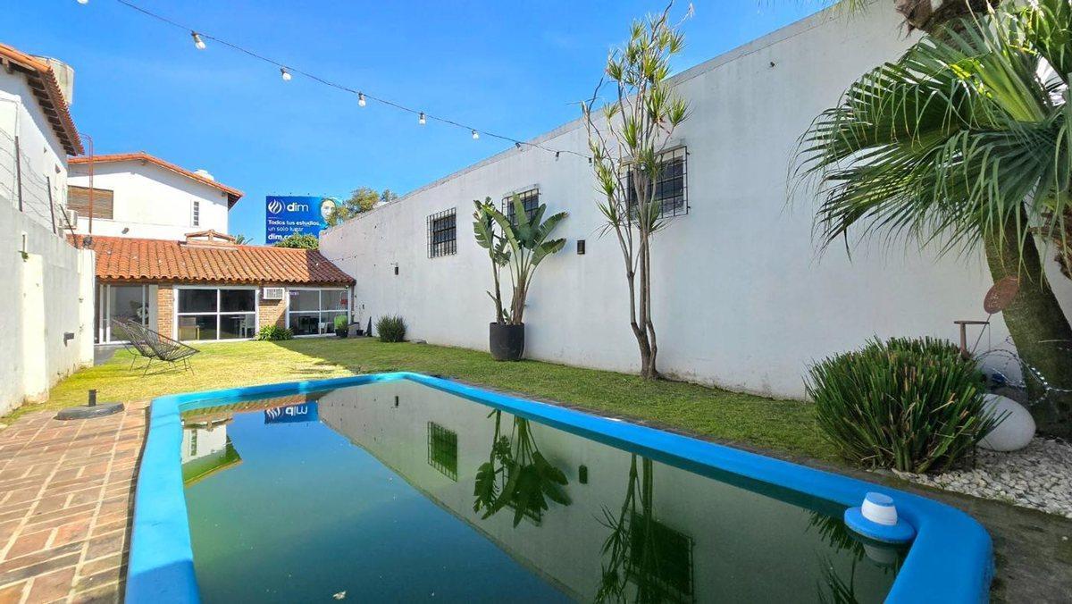 Foto de CASA CHALET 4 AMB. CON COCHERA PISCINA Y QUINCHO, imagen 5