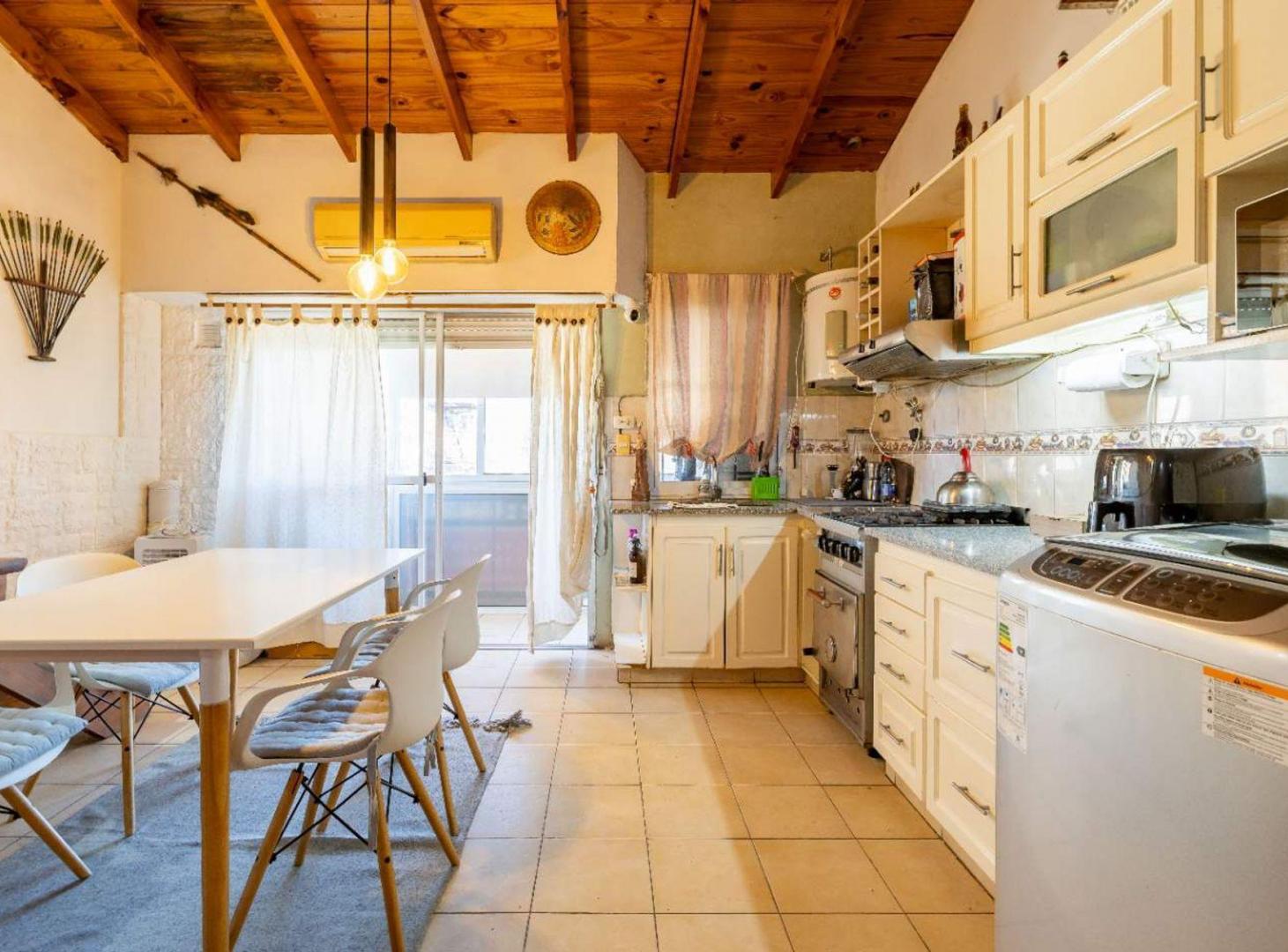 Foto de DEPARTAMENTO 3 AMB EN VENTA EN CASEROS NORTE, imagen 2