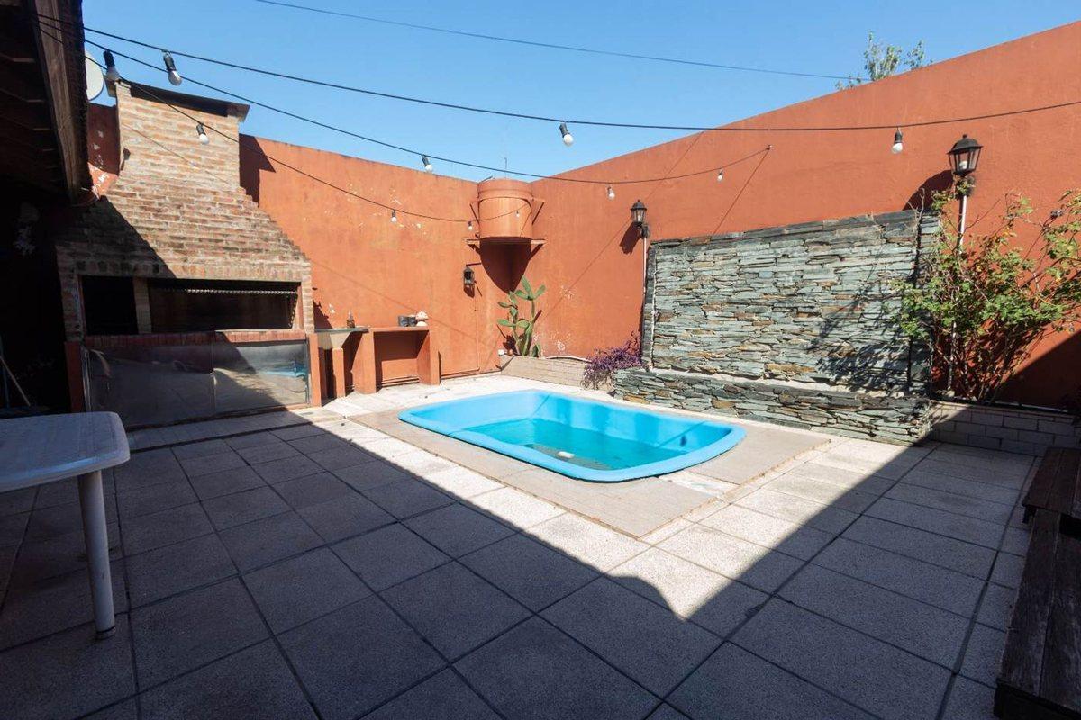 Foto de CASA 5 AMBIENTES CON COCHERA PILETA Y QUINCHO, imagen 5