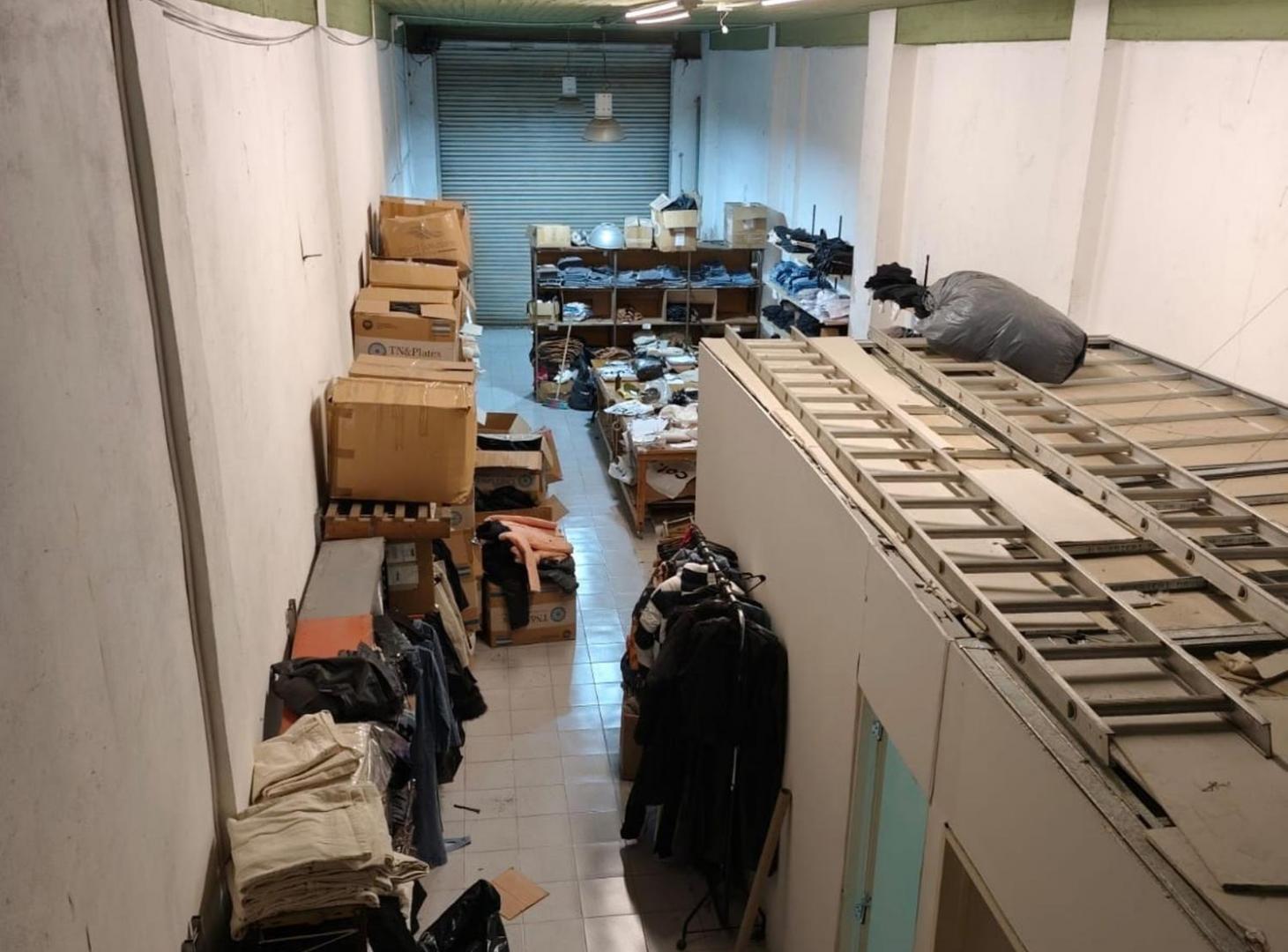 Foto de LOCAL/DEPOSITO EN VENTA-EMILIO LAMARCA 900, imagen 5