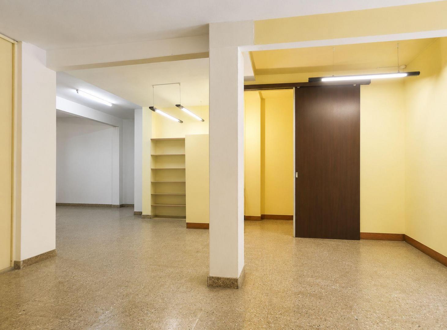 Foto de DEPÓSITO Ó LOCAL COMERCIAL 135 M2 CON SÓTANO, imagen 3