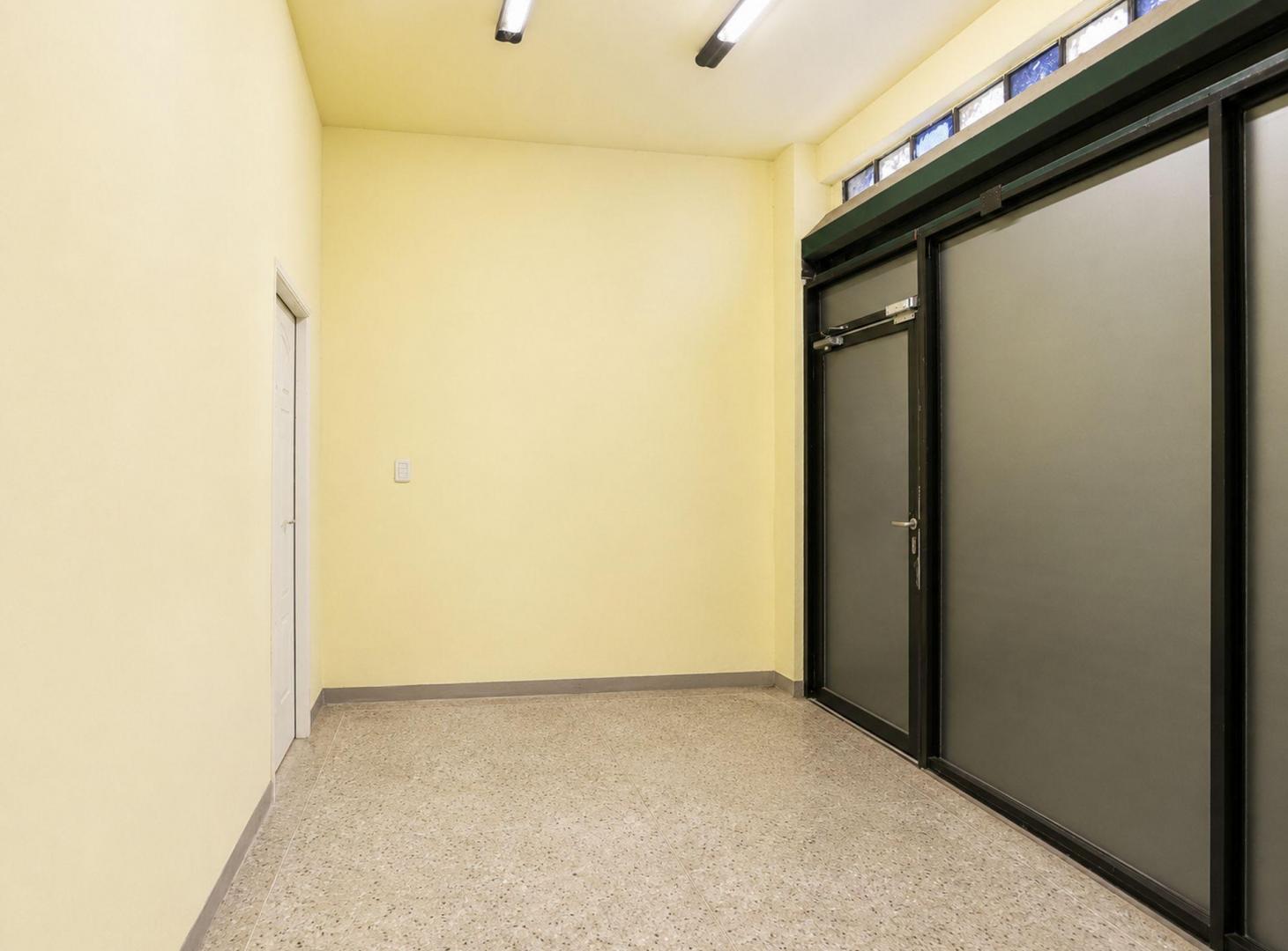 Foto de DEPÓSITO Ó LOCAL COMERCIAL 135 M2 CON SÓTANO, imagen 5