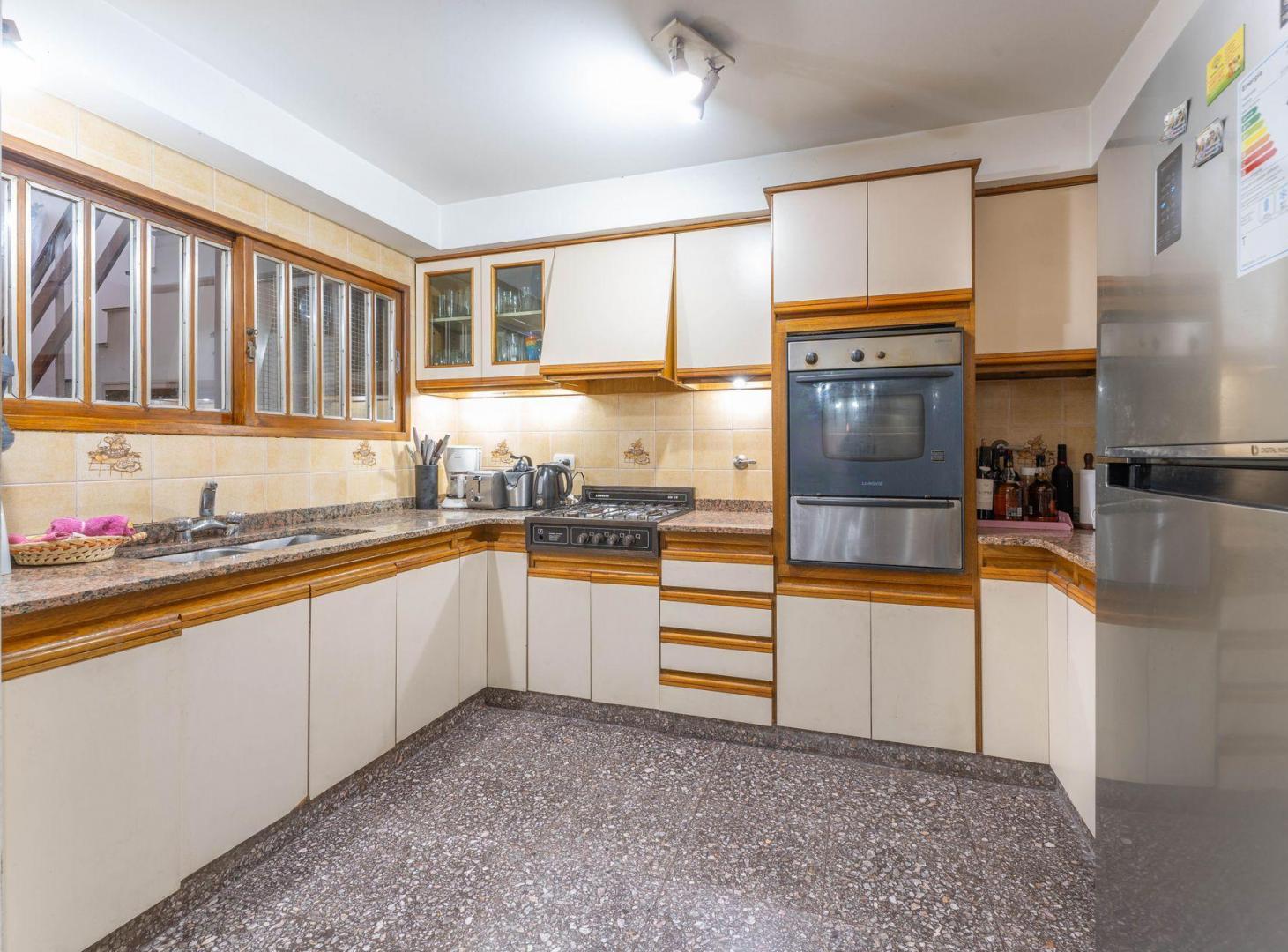 Foto de Casa en venta quincho, parrilla, cochera p/2 autos, imagen 2