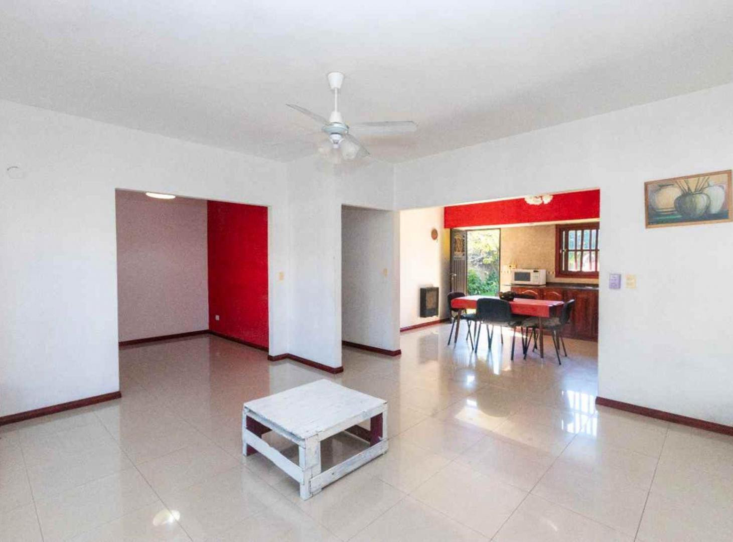 Foto de Casa 3 amb con cochera y parque en monte grande, imagen 1