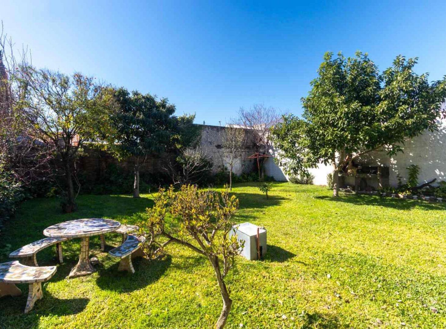 Foto de Casa 3 amb con cochera y parque en monte grande, imagen 1
