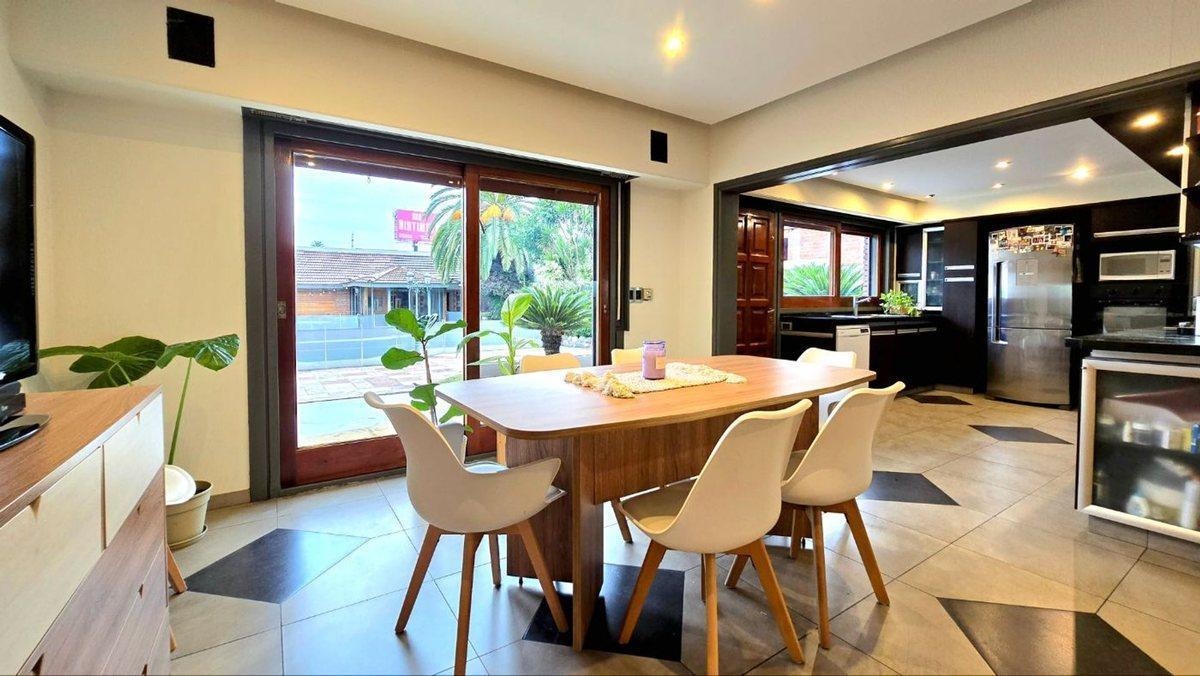 Foto de CASA CHALET 5 AMB. PISCINA SAUNA JACUZZI COCHERA, imagen 4