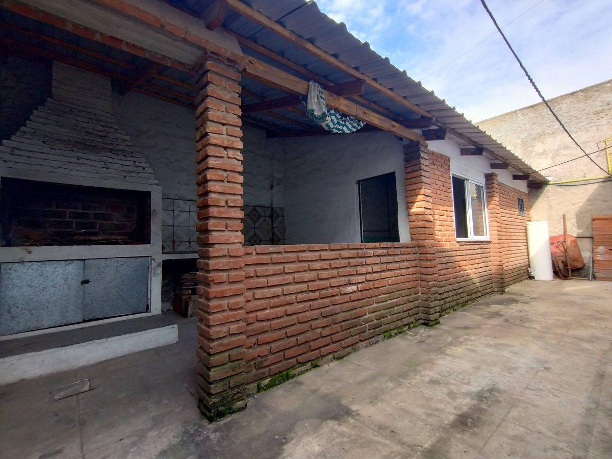 Foto de CASA EL PALOMAR 5 AMB. CON JARDÍN COCHERA PARRILLA, imagen 2