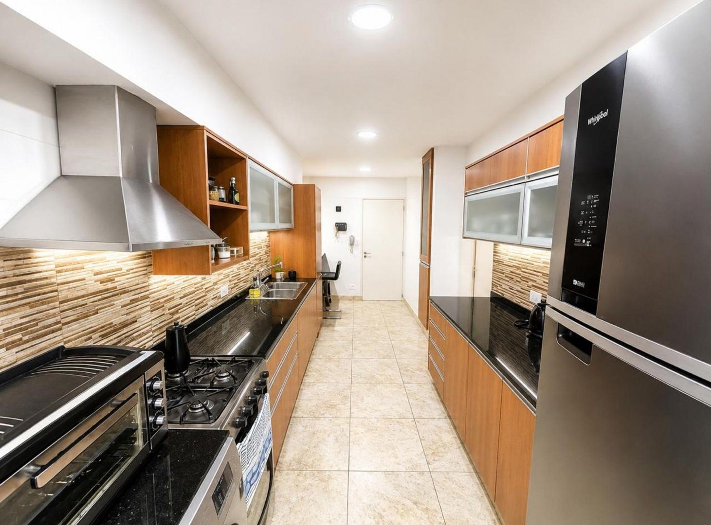 Foto de VENTA Depto 4 Amb c/ balcón y espacio guardacoches, imagen 2