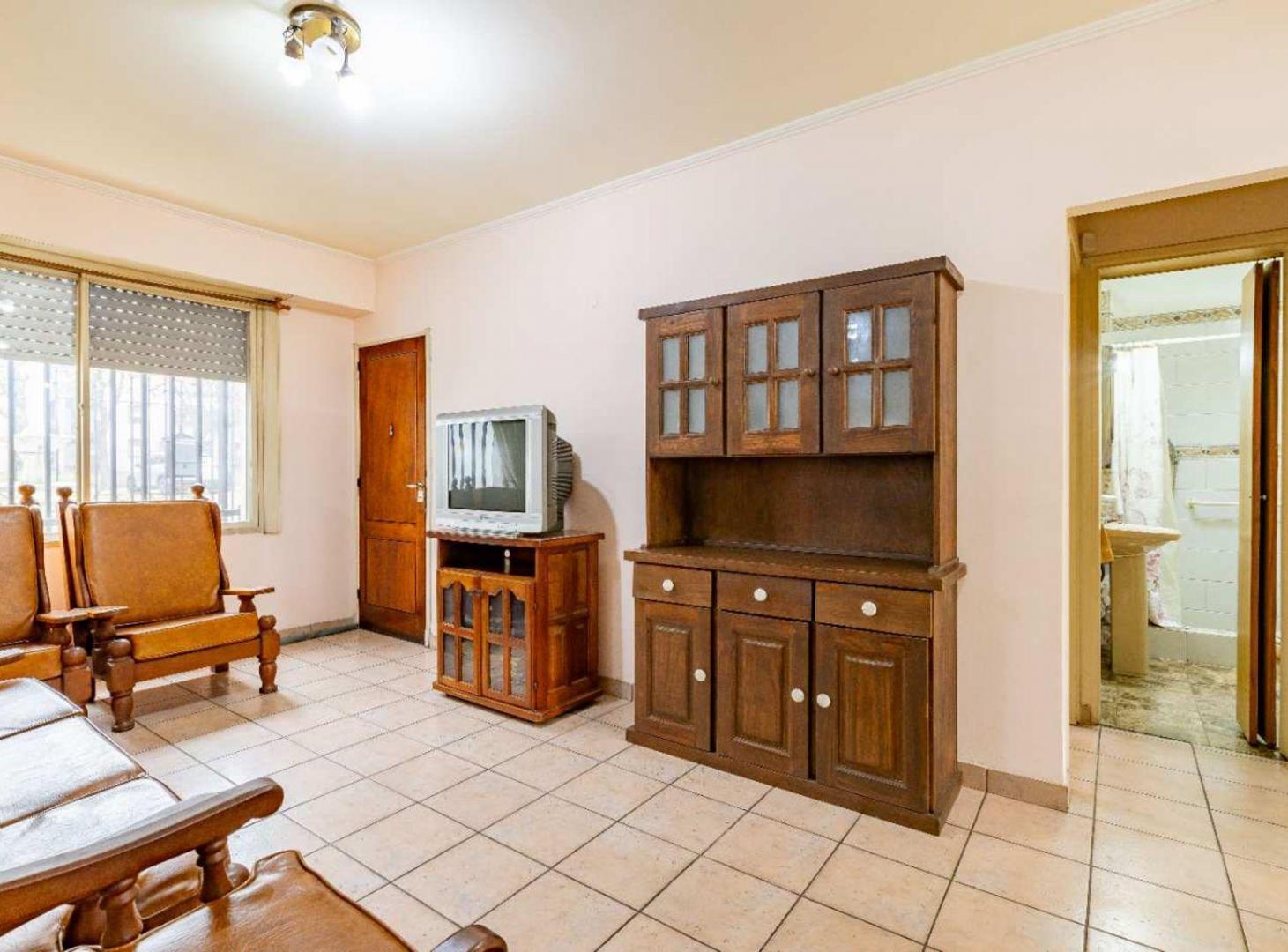 Foto de CASA 3 AMBIENTES EN VENTA CON GARAGE Y JARDÍN, imagen 2