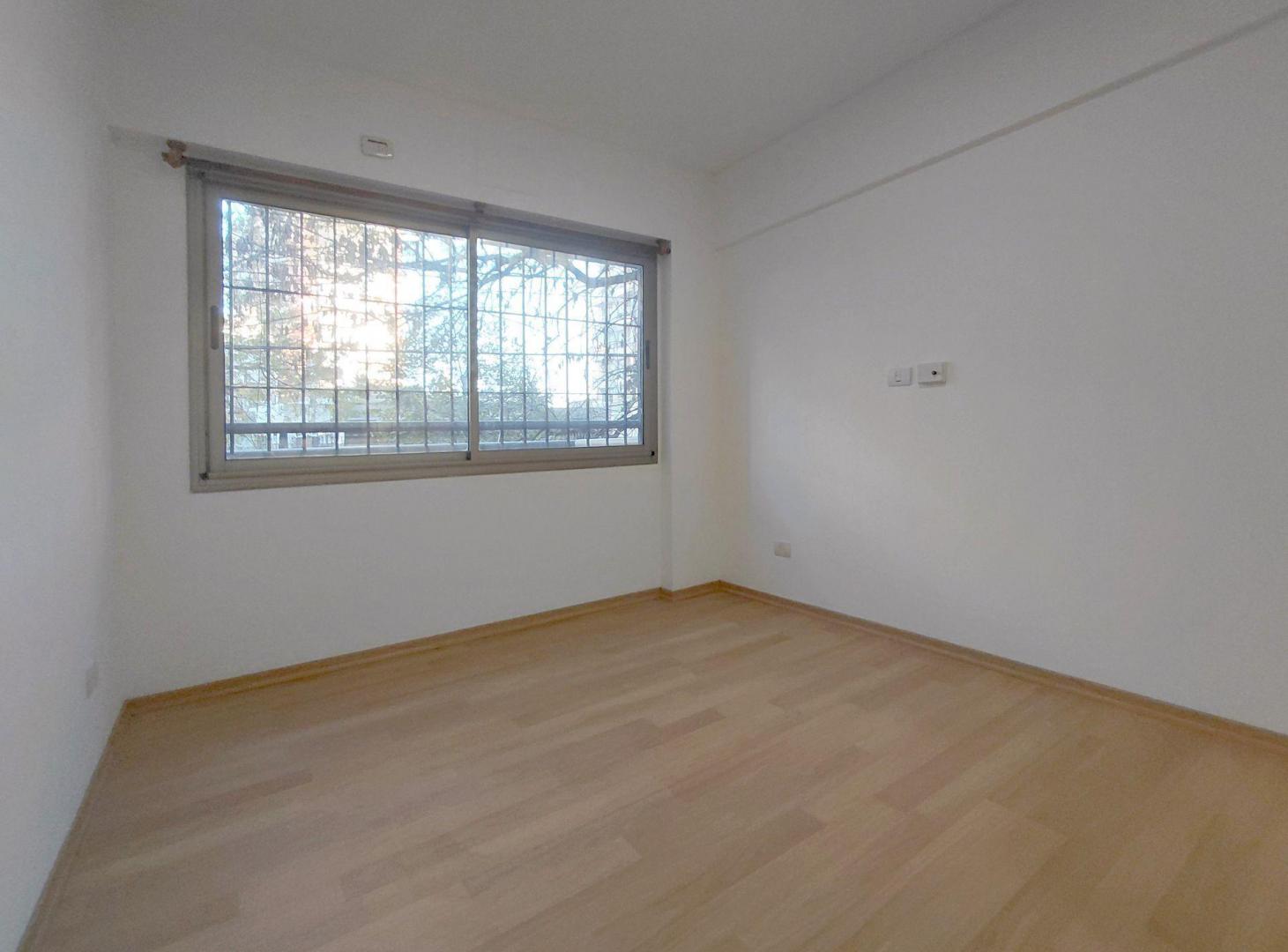 Foto de Venta Depto 2 ambientes y cochera Parque Chacabuco, imagen 4