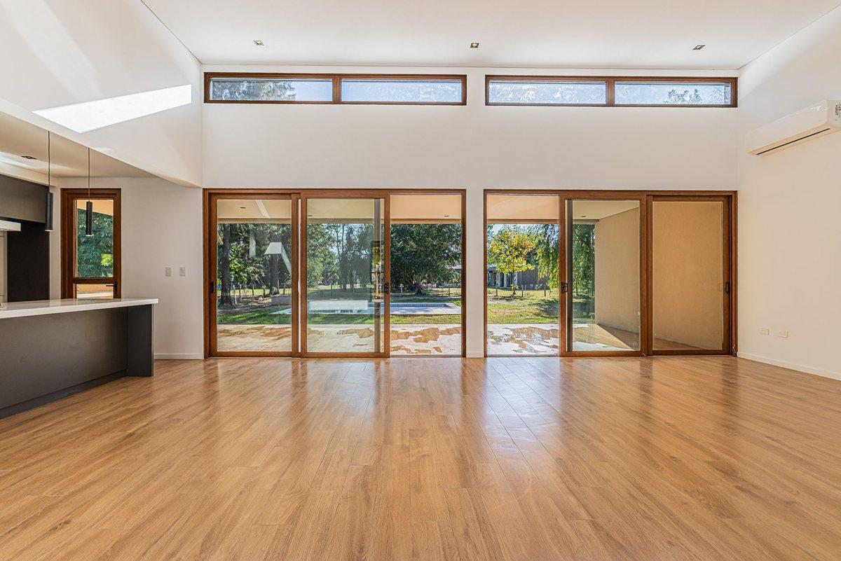Foto de CASA EN VENTA EN UNA SOLA PLANTA 3 DORMIS Y PILETA, imagen 4