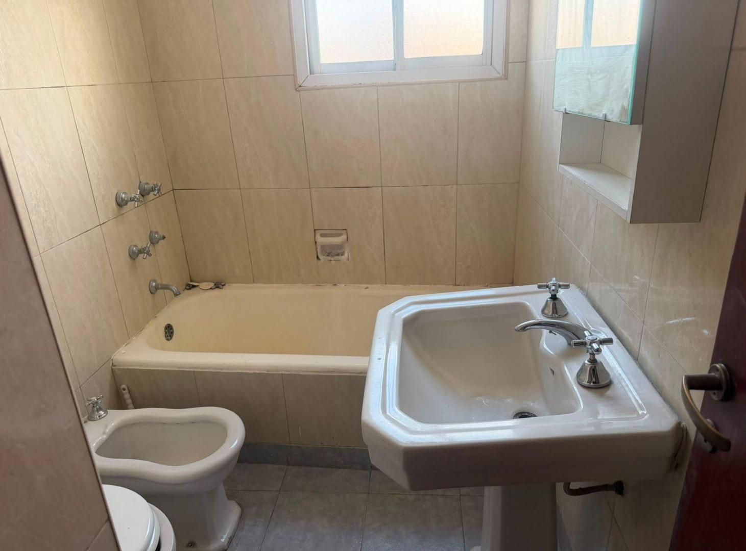 Foto de DEPARTAMENTO 3 AMB. AL FTE 2 BALCONES ALQUILER, imagen 1