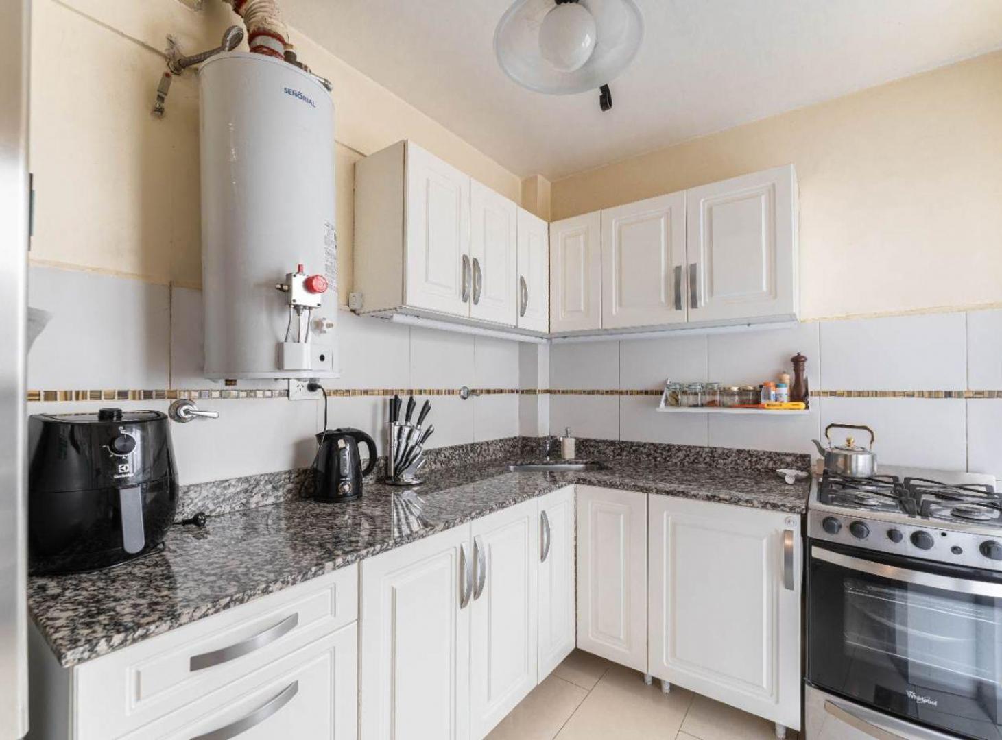 Foto de VENTA DPTO 3 AMB. BALCÓN FRENTE PLAZA ARENALES, imagen 3