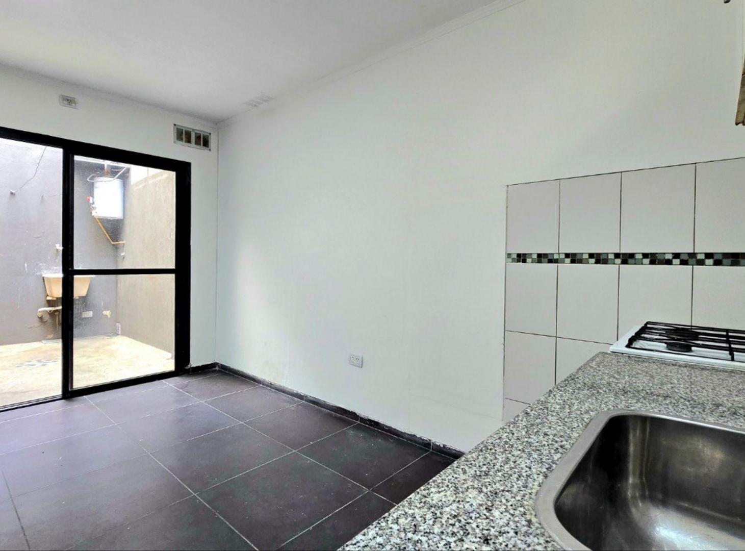 Foto de VENTA PH 2 AMBIENTES C PATIO APTO CREDITO CASEROS, imagen 1