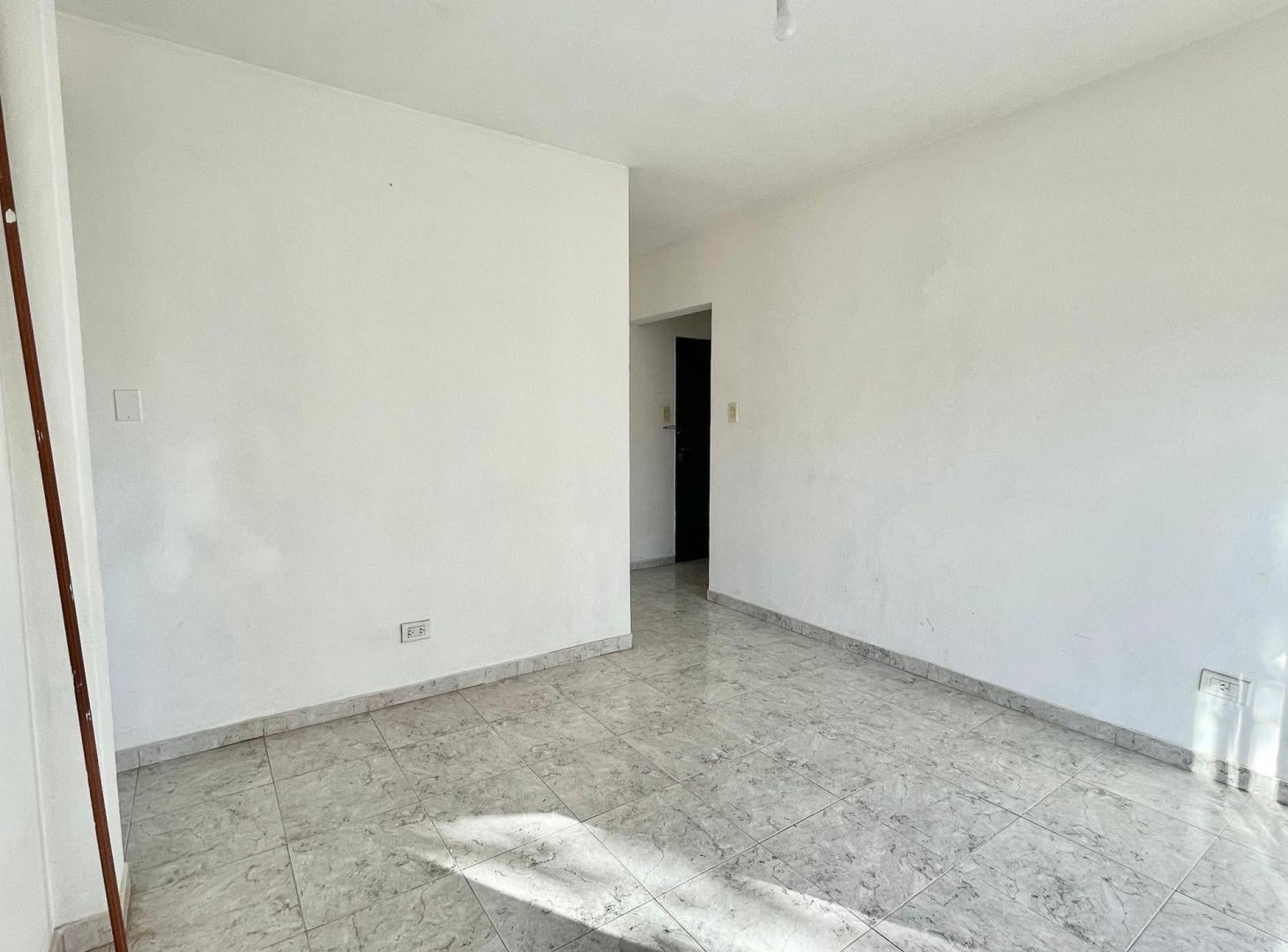 Foto de VENTA DEPTO 2 AMB BALCÓN RECICLADO BAJAS EXPENSAS, imagen 5