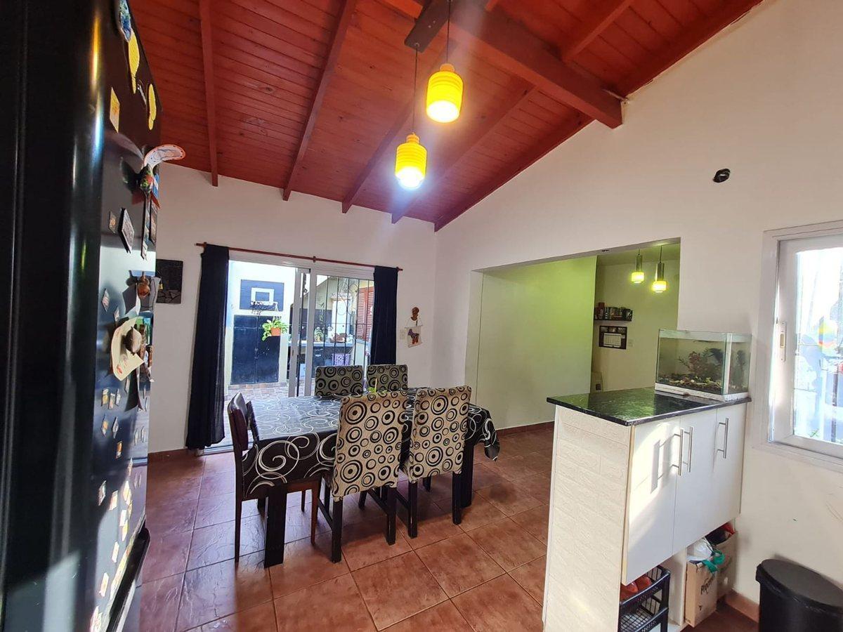 Foto de PH CASA SARANDI APTO CREDITO 4 AMB. GARAGE TERRAZ, imagen 5