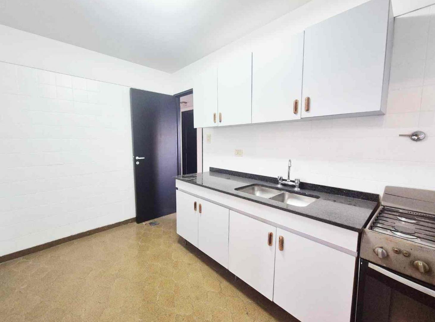 Foto de VENTA DPTO 4 AMBIENTES COCHERA VILLA DEL PARQUE, imagen 2