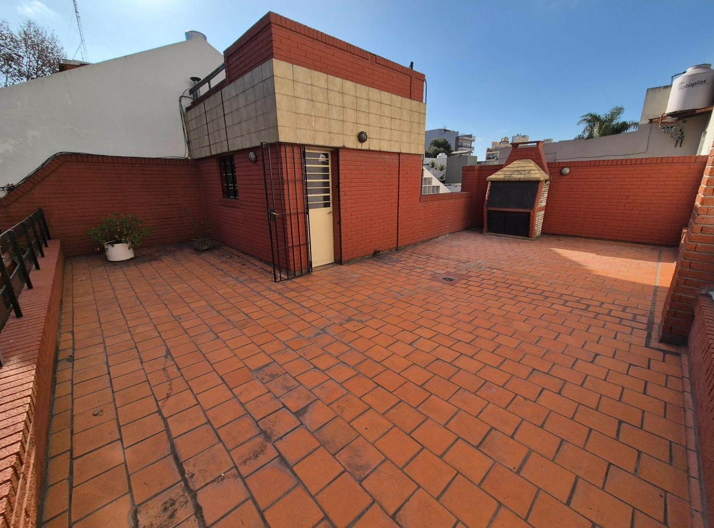 Foto de PH 2 amb en PB con terraza s/expensas. 136 metros, imagen 2