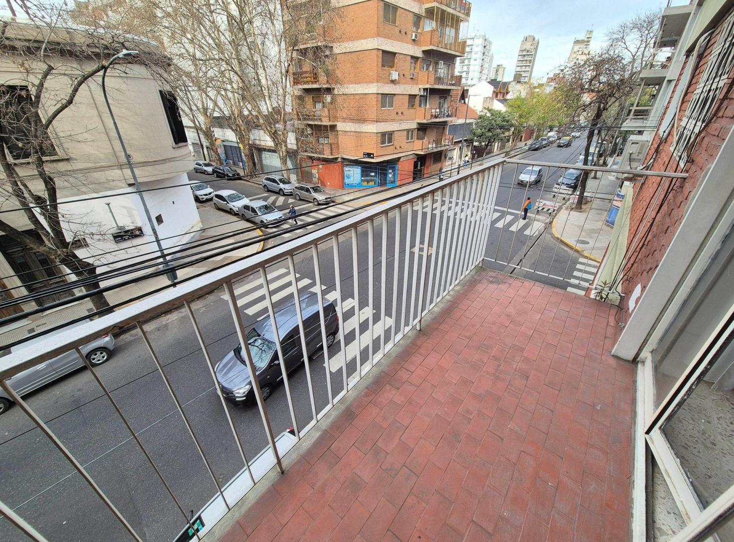 Foto de DEPTO 2 AMB. BALCÓN CORRIDO PLAZA IRLANDA FRENTE, imagen 4