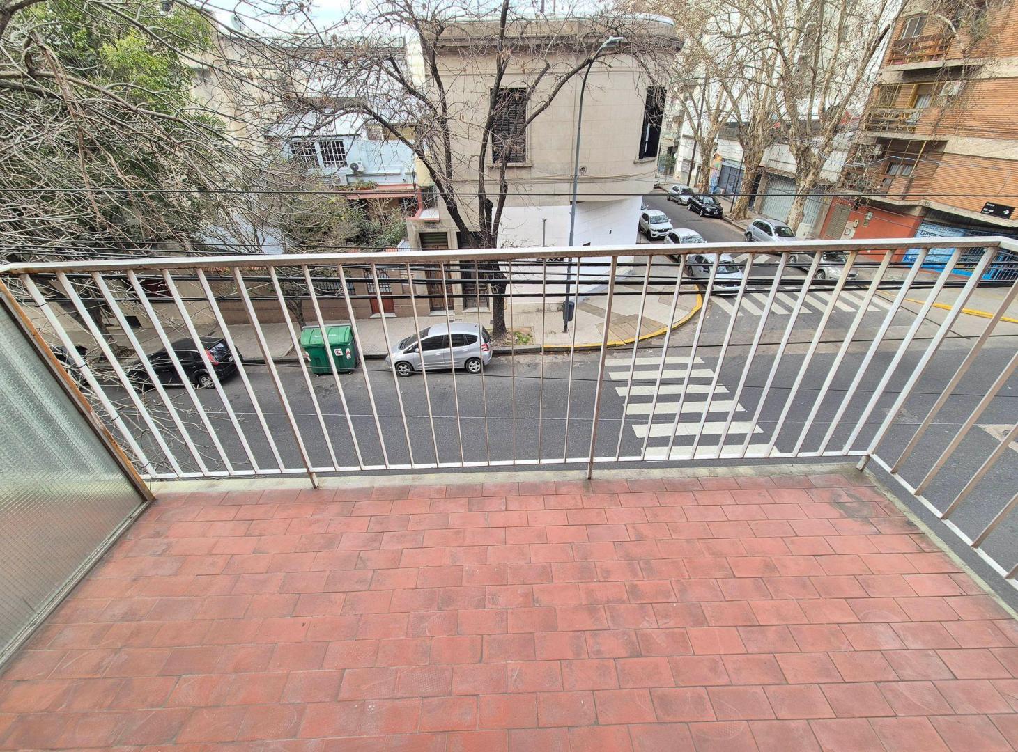 Foto de DEPTO 2 AMB. BALCÓN CORRIDO PLAZA IRLANDA FRENTE, imagen 5