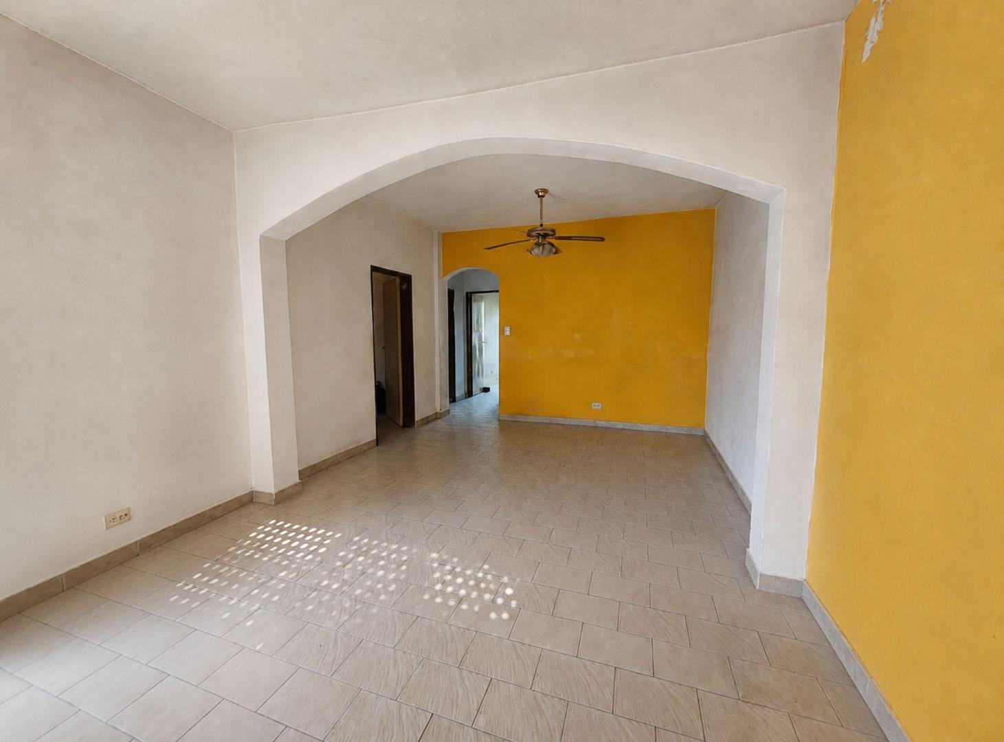 Foto de VENTA CASA 3 AMBIENTES LOTE PROPIO PATIO COCHERA!!, imagen 2