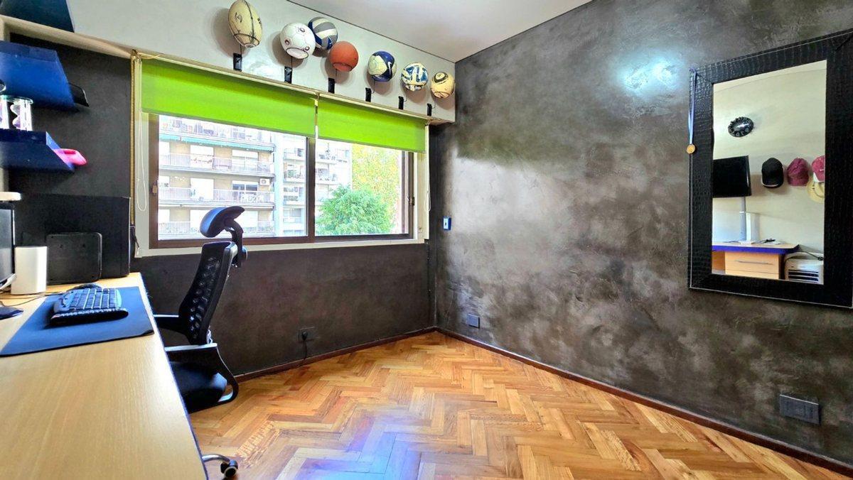 Foto de Venta Piso de Categoría con Balcón y Cochera, imagen 2
