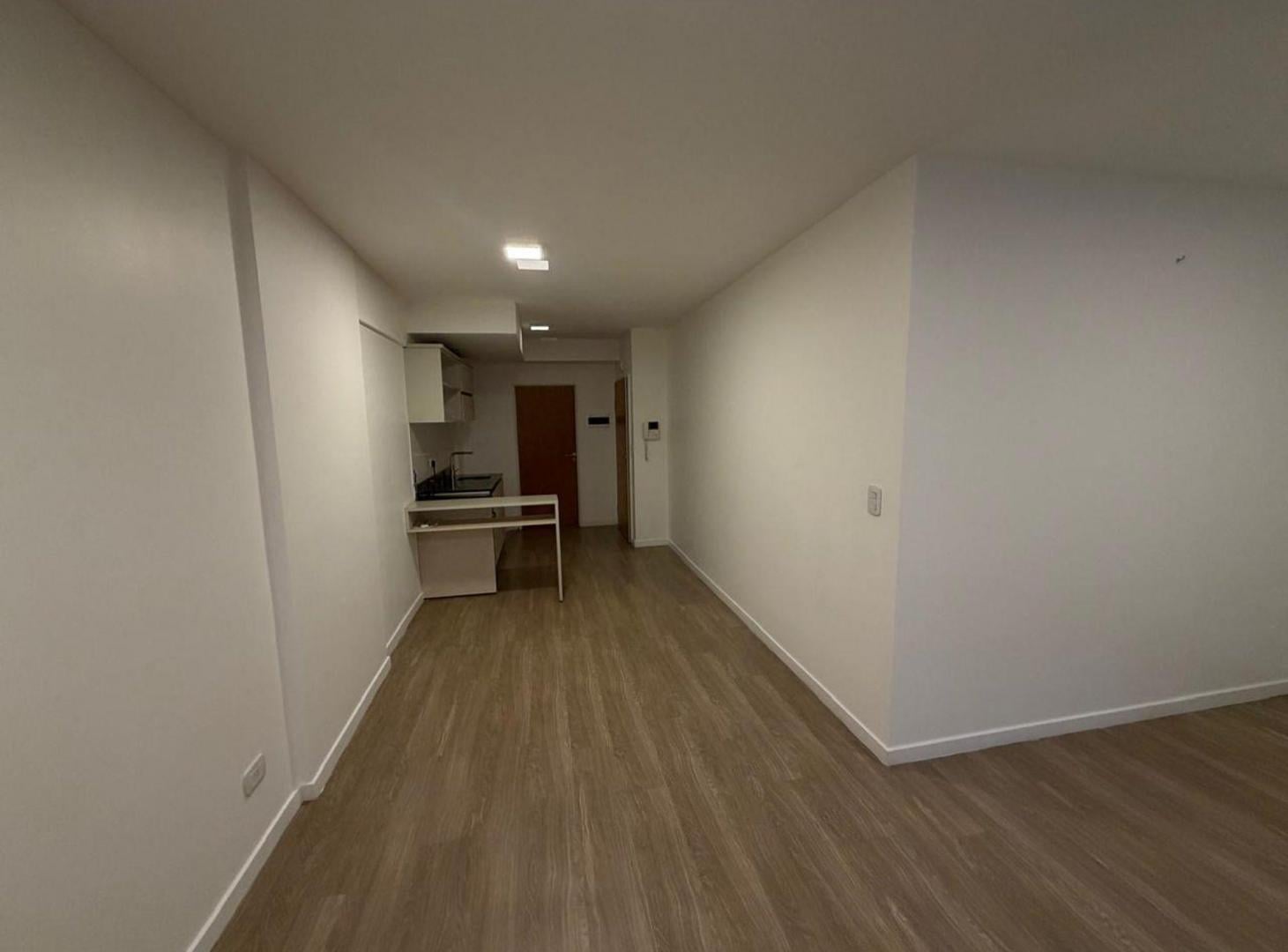 Foto de ALQUILER MONOAMBIENTE DIVISIBLE GRAN PATIO ALMAGRO, imagen 2