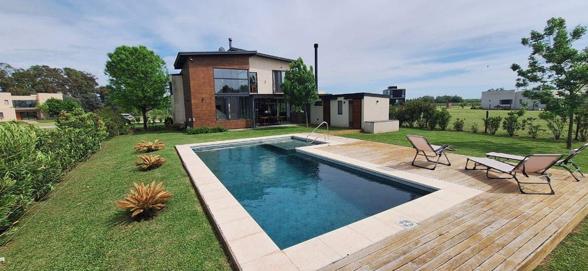 Foto de VENTA CASA DE DISEÑO - PILAR- Acepta prop. en pago, imagen 3
