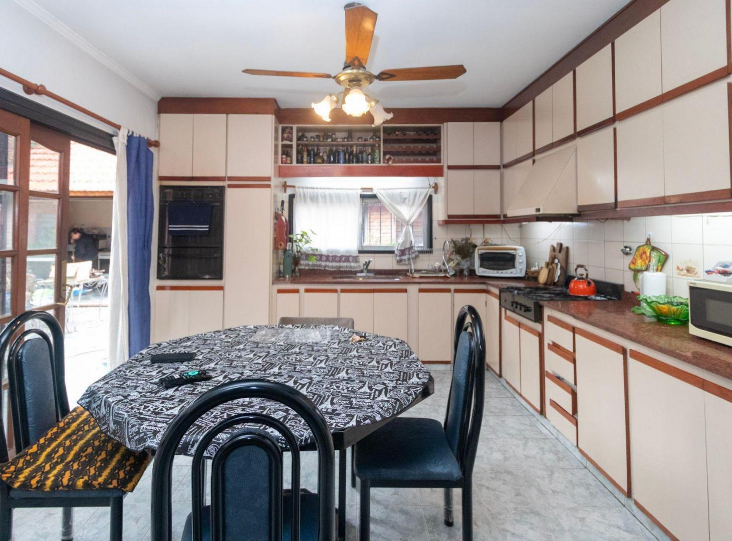 Foto de VENTA CASA 6 AMB /PATIO EN ITUZAINGÒ APTO CRÉDITO, imagen 1