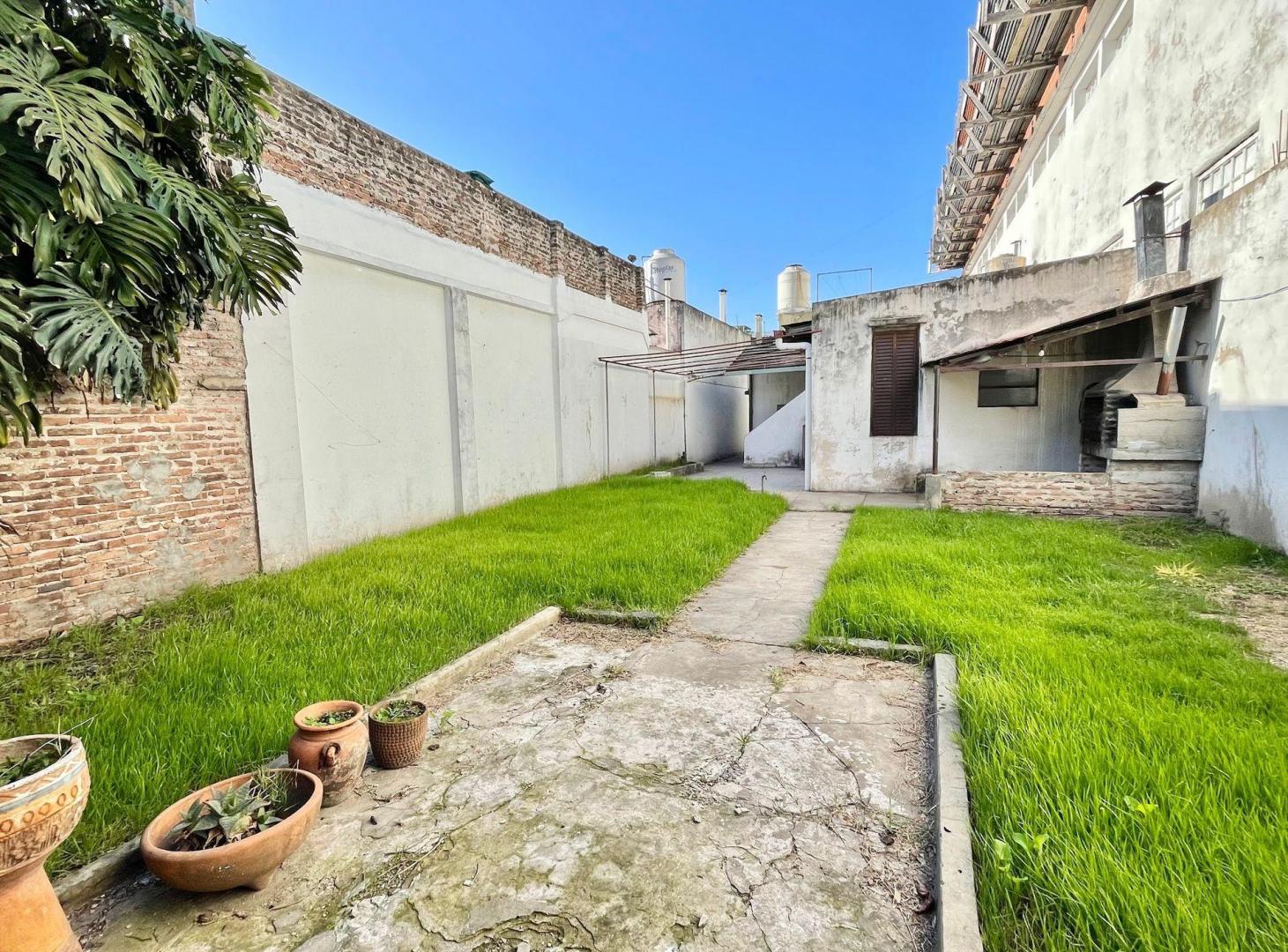 Foto de VENTA EN BLOCK 2 PH MISMO LOTE C/GALPON Y COCHERA, imagen 2