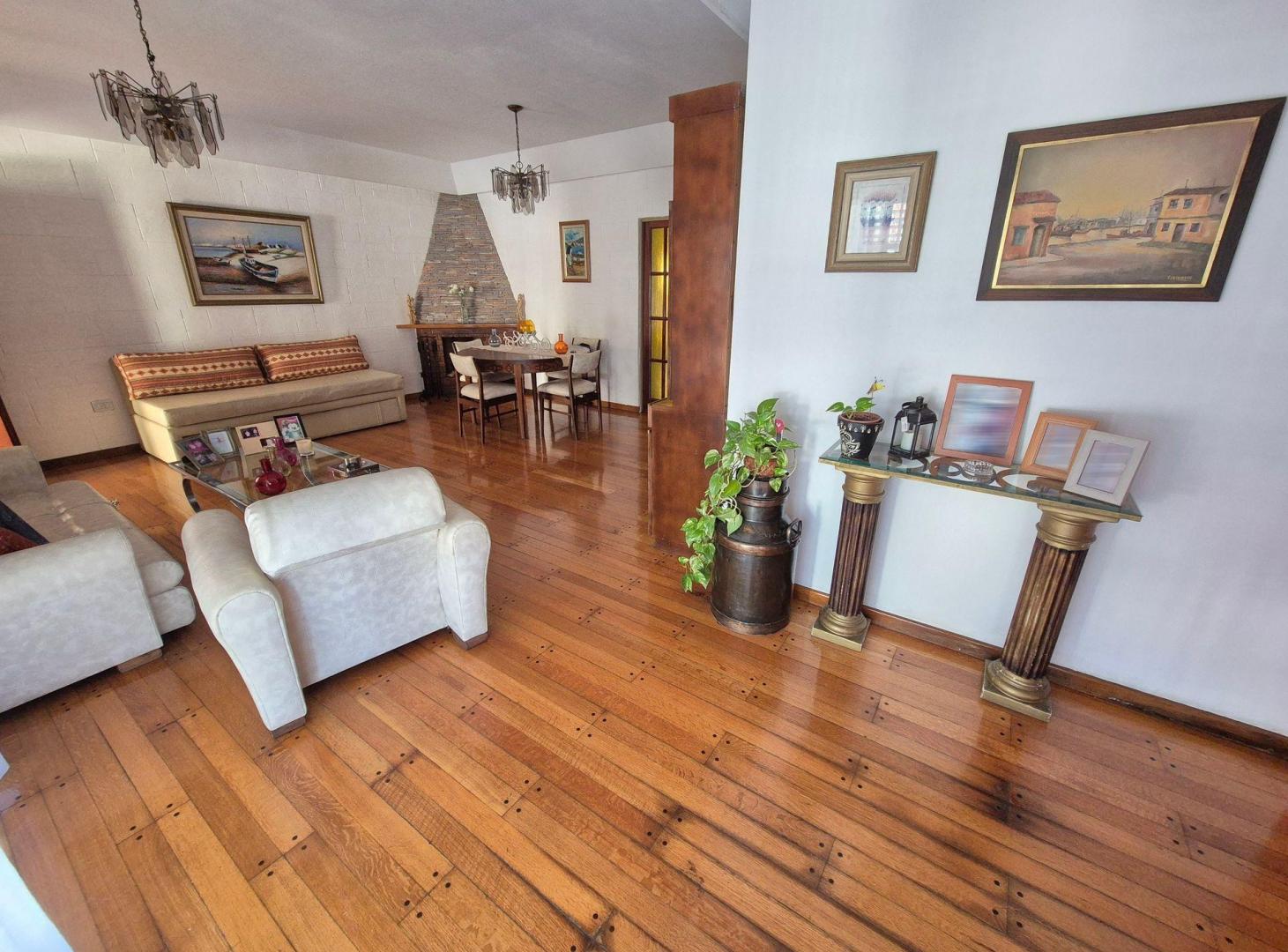 Foto de CASA LOTE PROPIO VENTA 4 AMBIENTES COCHERA TERRAZA, imagen 1